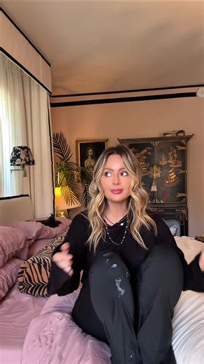 Tutorial on how I made the half tester canopy in my mother in laws bedroom! #bedcanopy #bedcanopytutorial #diydecor