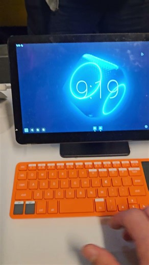 Shiftbook tablet with ShiftOS (Android based Linux OS)