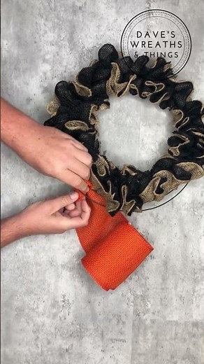Burlap Halloween Wreath - Halloweek Day 4 - Halloween DIY - #halloween ‪@DavesWreaths‬
