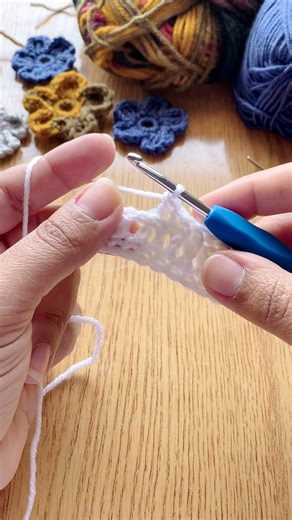🧶Learn the back post double crochet stitch in just a few steps. #crochet #stitch #BeginnerFriendly | Rodi Crochet Studio