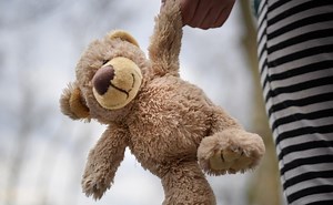 Por vengarse de su ex, mujer golpea a su bebé, lo graba y lo difunde