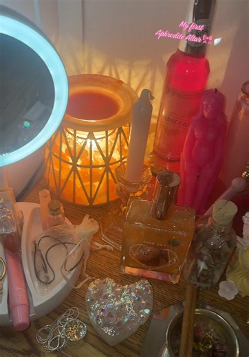Finally set up my Aphrodite altar 💕 I’ve felt the pull to work with her for months & I’m finally starting my journey 🥰 #aphrodite #witchesoftiktok #aphroditealtar #altardecor #fyp