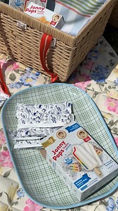 NEW! Birthday Surprise Minis and Orange Cream Minis are now available at Kroger banners nationwide! ⭐️⭐️⭐️⭐️⭐️ “These are new and incredible AND actually taste like birthday cake!” Orange Cream Minis available exclusively at Kroger! (Fry’s, Ralph’s, Smith’s, Fred Meyer, King Soopers, Harris Teeter, Food4Less, Mariano’s Market, Pick ‘n Save, and Metro Market) 🎥 @lizwebber | JonnyPops