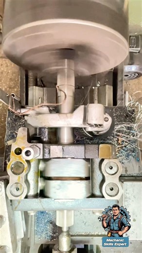 Hydraulic pump woking check #automobile #engine #mechanic #machinist #machine #dieselengine