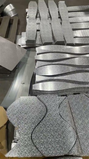 Cutting Aluminum sheet to make into Aluminum products- Haimen