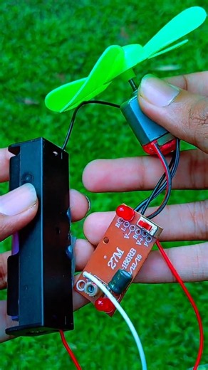 How to Control a Motor with a Remote Control! 😱 #shorts #electronics