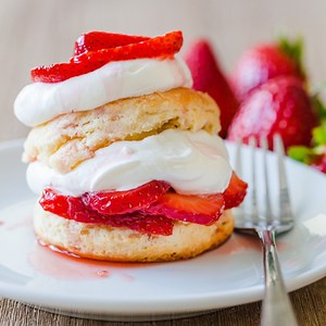4.6M views · 11K reactions | EASY Strawberry Shortcake  RECIPE: https://natashaskitchen.com/strawberry-shortcake-recipe/ | NatashasKitchen.com | Facebook