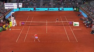 Genie Bouchard takes an intense first set vs Maria Sharapova 7-5! 🍿 | WTA