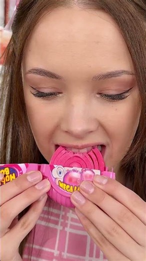 Edible Lipstick from Hubba Bubba?! 💄🍬