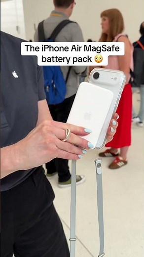 The MagSafe battery pack for iPhone Air doubles the overall thickness!