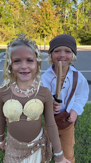 Happy Halloween #twins #halloween #costume | Halloween Costumes