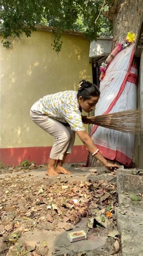 ঠাকুর তলা হচ্ছে পরিষ্কার #video #youtubeshorts #minivlog #flowers #shortvideo