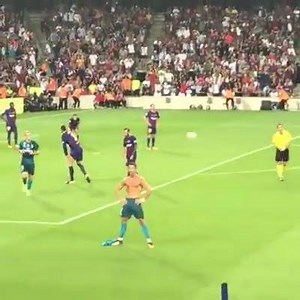 80. Minute: Traumtor zum 2:1 im Supercup gegen Barca ✅ 81. Minute: Gelbe Karte wegen Trikot aus und Sixpack zeigen ✅ 82. Minute: Gelb-Rot wegen Schwalbe und Schiri schubsen ✅ ____ Gute Nacht: FUMS | FUMS
