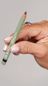 Say hello to your new brow essential! 🎉 The Iconic Waterproof Brow Pencil is here to shape, fill, and define your brows for up to 16 hours. Whether they’re sparse, thinning, or gray, this creamy, skincare-infused pencil delivers natural-looking arches effortlessly. Available in two universal shades—shop now! 🖊️✨ | BOOM Beauty