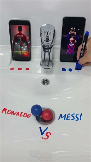 Cristiano Ronaldo vs Lionel Messi Ball Battle 🔴🔵