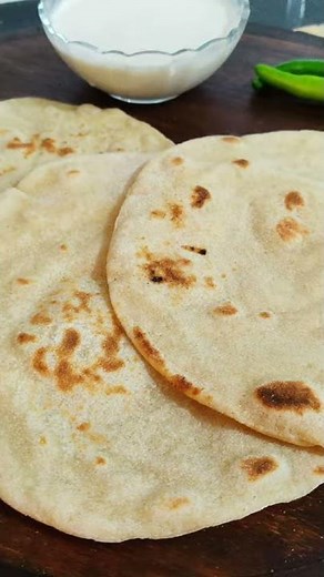 Kuboos recipe Malayalam | Pita bread | Arabic bread recipe in Malayalam | Kuboos making | #shorts