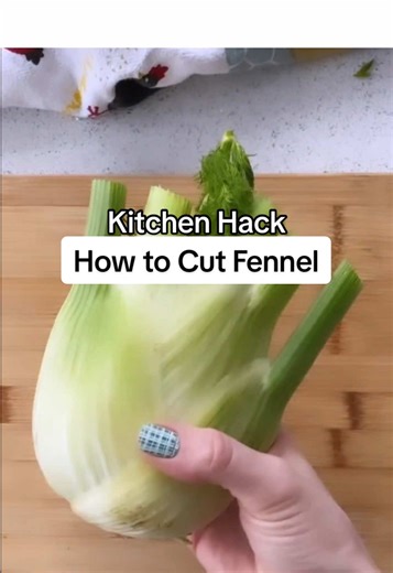 📌 Save for: How to cut fennel! Fennel makes a delicious veggie side when roasted in the oven! Or try it in salads, on pizza or in sauces as a flavourful addition. 😋 💚 Here’s what to do: 1️⃣ Remove the bottom. 2️⃣ Cut in half. 3️⃣ Use the tip of a knife to remove the core. 4️⃣ Slice in uniform pieces. 5️⃣ Cook, or store in fridge or freezer for later. #kitchenhack #foodhack #foodtok #cooktok #cooking