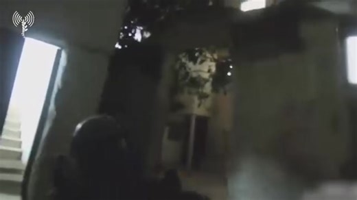 Des réservistes de Duvdevan ont arrêté un terroriste en route pour un attentat | Documentation Sous la direction de la Brigade Binyamin et du Shin Bet, des réservistes de Duvdevan ont arrêté en début de semaine un terroriste dans le camp de réfugiés de Jalazone qui préparait un attentat. Le terroriste a été transféré pour des soins plus approfondis par les services de sécurité. Au cours du mois dernier, nos forces, dirigées par la Brigade Binyamin, ont mené une vaste opération dans tous les camp