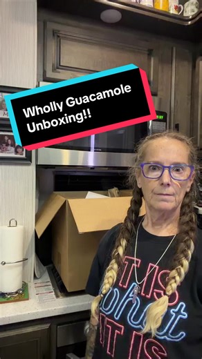 @WHOLLY® Guacamole unboxing!! What a surprise when this showed up on my doorstep a couple weeks ago!! I devoured the Chi Chi’s salsa within a couple days. Keep an eye out for the vegan version of the Chi Chi’s sweet cornbread!! #vegan #veganfood #trynewthings #fyp #fy