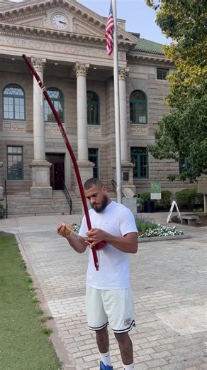 O berimbau marca o ritmo, eu marco presença. Na Regional, cada toque é compromisso com a cultura. Não é só música — é chamado, é fundamento, é tradição viva. Enquanto o som ecoa, eu represento quem veio antes e fortaleço o caminho de quem ainda vai chegar. Capoeira é raiz. Capoeira é identidade. Capoeira é resistência. The berimbau sets the rhythm, and I step in with purpose. In Capoeira Regional, every beat carries our culture. It’s not just music — it’s a call, a foundation, a living tradition