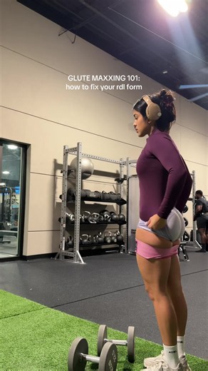 if you’re struggling with rdls and can’t get your form right save this 🤝 @AYBL dc ANDREAV #rdls #formtips #gymtips #glutesworkout