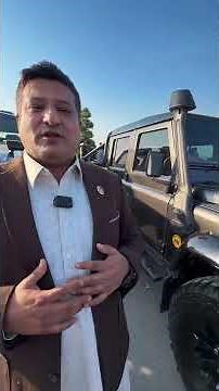 Two legends — Land Cruiser and Defender on display at PakWheels Peshawar Auto Show 2025.