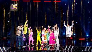 217K views · 5.2K reactions | Kya aap ho taiyyar to witness the best performances of this evening? Dekhiye #BollywoodQueensSpecial on #SuperDancerChapter4, aaj raat 8 baje, Sony par. Geeta Kapur Terence Lewis #MalaikaArora | Sony Entertainment Television | Facebook