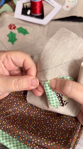 Nic 🪡 Patchwork + Quilt Designer 🧵 Hand piecing + applique on Instagram: "A weekend well spent! There was hand stitching, gardening and breakfast with the Mrs and a friend. Gardening is my new found hyperfocus 😬🥰. Checking to see which flowers have bloomed each day is such fun! Who knew. Maybe it’s a right of passage at a certain age. I hope you managed some sewing this weekend! In this reel I’m test stitching a new quilt as you go festive pattern. It’s adorable. And it’s small appliqué. Nev