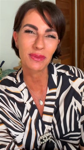 I’ve got a little gift for you! Grab my FREE guide with 10 styling tips to look instantly younger, slimmer, and more polished.  Download today — https://www.missfreddie.com/10-styling-tips - - - - #younger #Styling #style | Msfrederique | Facebook