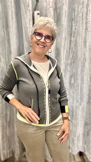 Fresh new sweaters? Babs doesn’t waste a second! Babs was first in line to try our latest arrivals from Zaket & Plover 💕 Some of you already know that Babs looooves a good sweater, especially the ones that were crafted for dopamine dressing like these. These lightweight knits are joyful, breathable & just what you’ll want on summer evenings & to transition into the next season in style. PS we just got back from LA market & Daron found some amazing treasures for 2026 for you that we can’t wait t