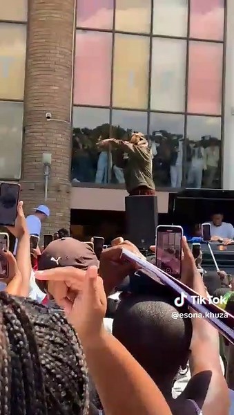 Somila Soso (@somilao07soso)’s videos with Uyena (Live) - Sjava