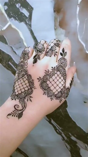 Simple Net Mehndi Design | Beautiful Back Hand Mehndi Tutorial 💕#henna #mehndi #mehndidesign #shorts