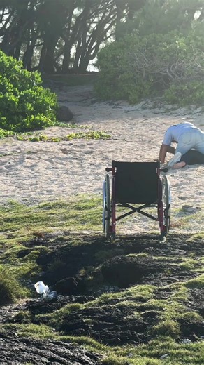 Think it’s easy to be my friend?😛 #fyp #wheelchair #videoviral #disability #funny