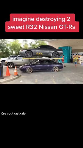Destroying 2 Sweet R32 Nissan GT-Rs