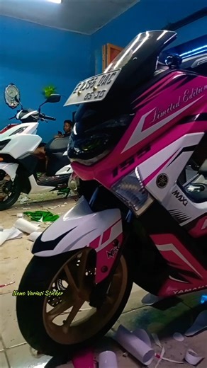 Variasi Sticker Motor Yamaha Nmax * Warna Pink Kombinasi Warna Putih - Pasang Skotlet Full Body