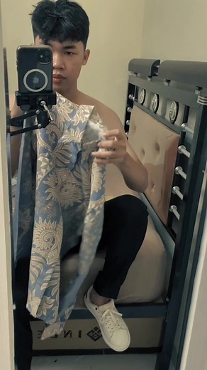 kemeja batik baby blue sky buat lebaran #kemejabatikpria #kemejabatikslimfit #rekomendasibatik #outfitlebaran #kemejabatikpriamewah