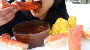 ❤️SAS❤️ on Instagram: "ASMR EATING SOUNDS. King crab + corn with seafood sauce outside! Who’s been waiting for this? Link in bio for the full video. . . . #asmr #asmrfood #asmreatingsounds #seafood #seafoodsauce #kingcrab #mukbangasmr #youtube"
