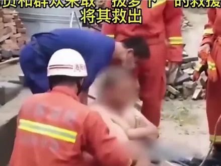 盘点那些笑疯警察叔叔的尴尬瞬间，最快出警爆笑合集，警察都笑了 #警察 #搞笑 #出警时刻 #名场面