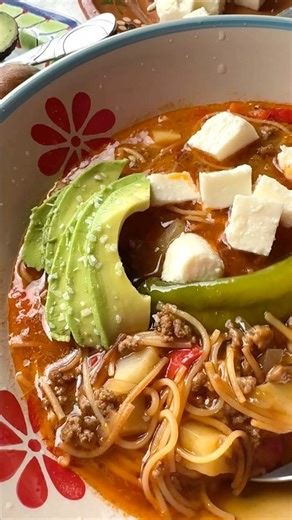 Sopa de Fideo con Carne y Papas! Mexican Style Pasta with Beef and Potatoes ❤️Recipe Link is available in the comments. ENJOY! #fideo #sopadefideo | La Piña En La Cocina