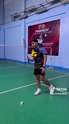 Learn How to Scoop a Shuttlecock with a Racket - Badminton Tutorial