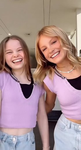 Twinning with saysay!! Spam the comments with 💜🩵 #fyp #befamous #paytondelu #salishmatter #dance