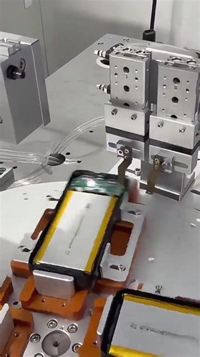 Laser welding for lithium batteries ensures clean, precise, and splash-free welds, enhancing conductivity and sealing performance for efficient and stable battery production. ⚡ #lithiumbatterywelding #batteryweldingmachine #laserwelding #batteryproduction #laserwelder #laserweldingfactory #laserweldingmanufacturer #laserweldingsupplier #JOYLASER | Joylaser | Facebook