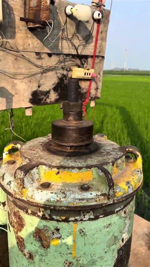 ২৫০ বছরের পুরনো ওয়াটার পাম্প দিয়ে শেষ কাজ চলছে এখনও #reelsforyou #reelsvideo #reels #villagelife