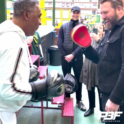 166K views · 4.8K reactions |  The great Michael Watson MBE on the pads with Scott Welch at the World Boxing Council cares event at Repton Boxing Club  What an inspiration ❤️ #Boxing | Pro Boxing Fans | Facebook