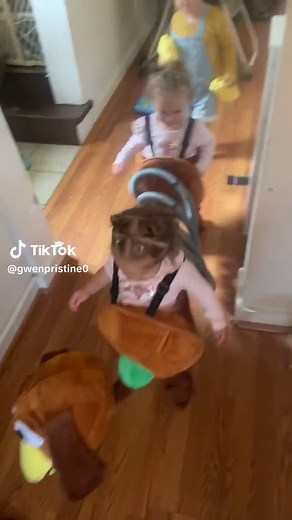 Adorable Slinky Dog Costume for Twins | Toy Story Halloween Idea