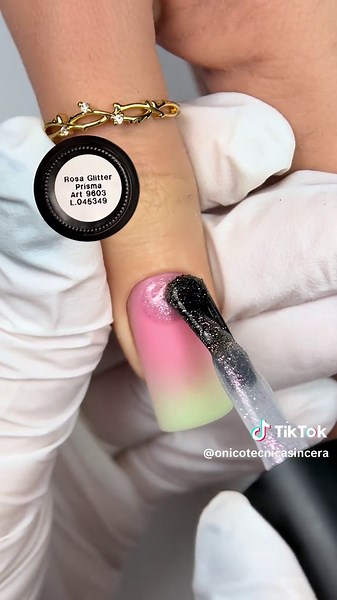 Creare Unghie a Tema Weekend con Acrigel Colorati