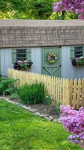 Planting flowers in these GORGEOUS copper window boxes given to me by @hpottermarketplace .🌸 . . . . . #cottagecharm #vintagecottage #vintagecottagestyle #shesheds #windowboxes #windowbox #plantingflowers #flowersmakemehappy #flowersmakemesmile #cottagestyle #americanfarmhousestyle #prettyplants #containergardening #containergarden #containergardens #containergardeningideas #cottagecoreaesthetic #cottagecore #cottagecorecommunity | BricksnBlooms