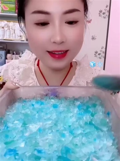 Satisfying Crunch of Ice: ASMR Experience