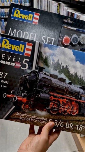 👉 This Revell Express Locomotive Looks INSANE 🚂#revell #train #trains #shorts #revellmodel #modelkit