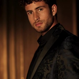 83K views · 233 reactions | Spritz the emblematic Mercedes-Benz Club Black, marked by contrasts: noble yet adventurous, minimalist yet luxurious, sophisticated yet audacious. A powerful statement for captivating men. | Mercedes-Benz Parfums | Facebook